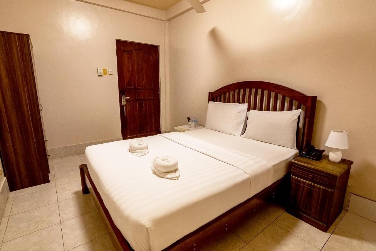 Kiwi Hotel Cebu Buitenkant foto
