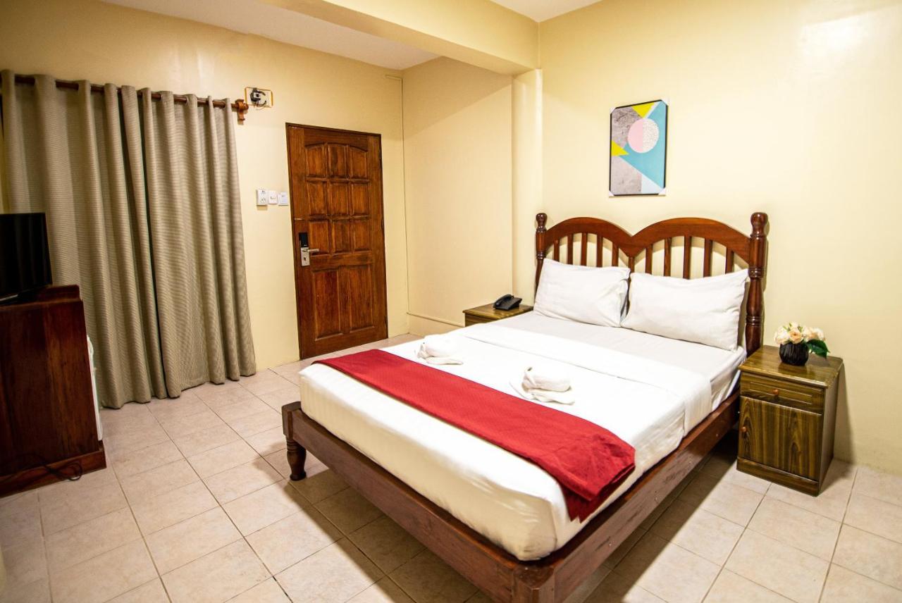 Kiwi Hotel Cebu Buitenkant foto