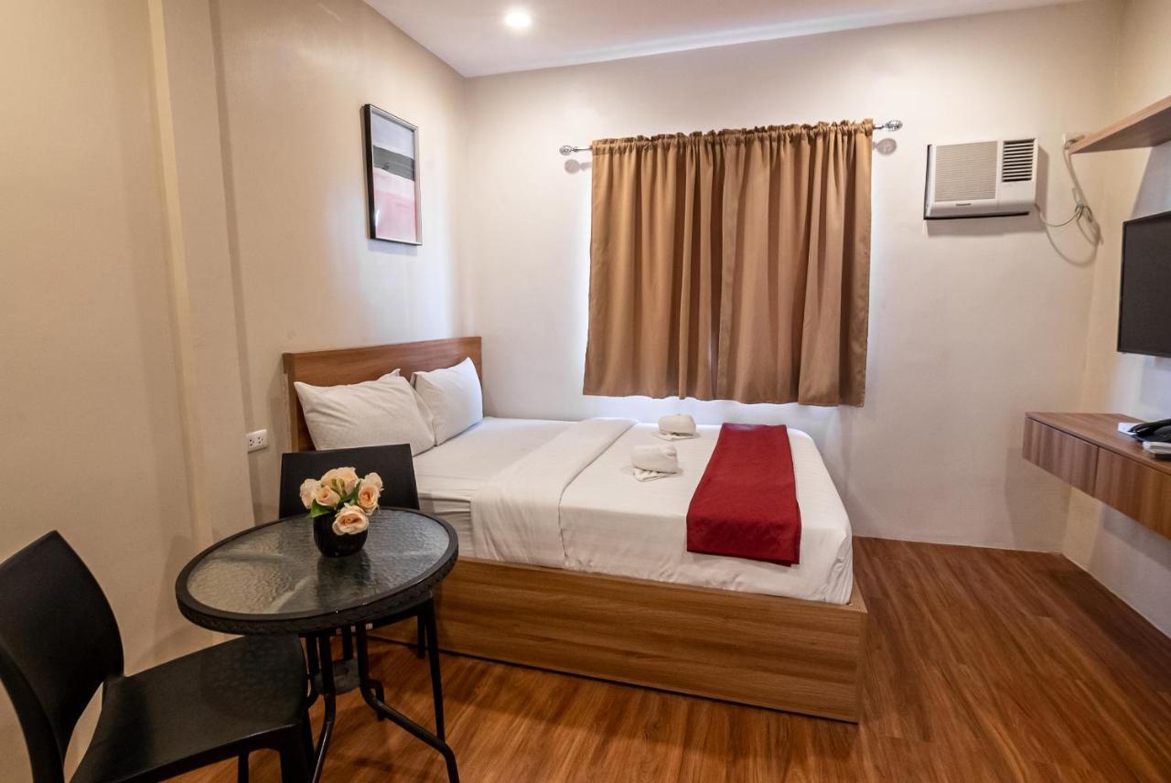 Kiwi Hotel Cebu Buitenkant foto